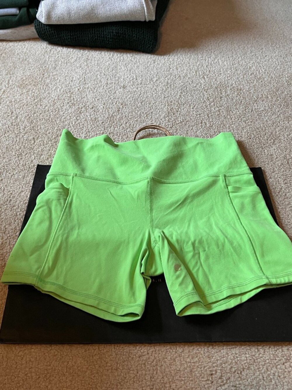 Athleta Salutation Stash High Rise Short in Palmetto